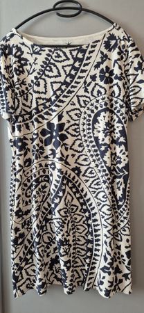 Juvia Kleid 2 Stück, gemustert Grösse M guter Zustand
