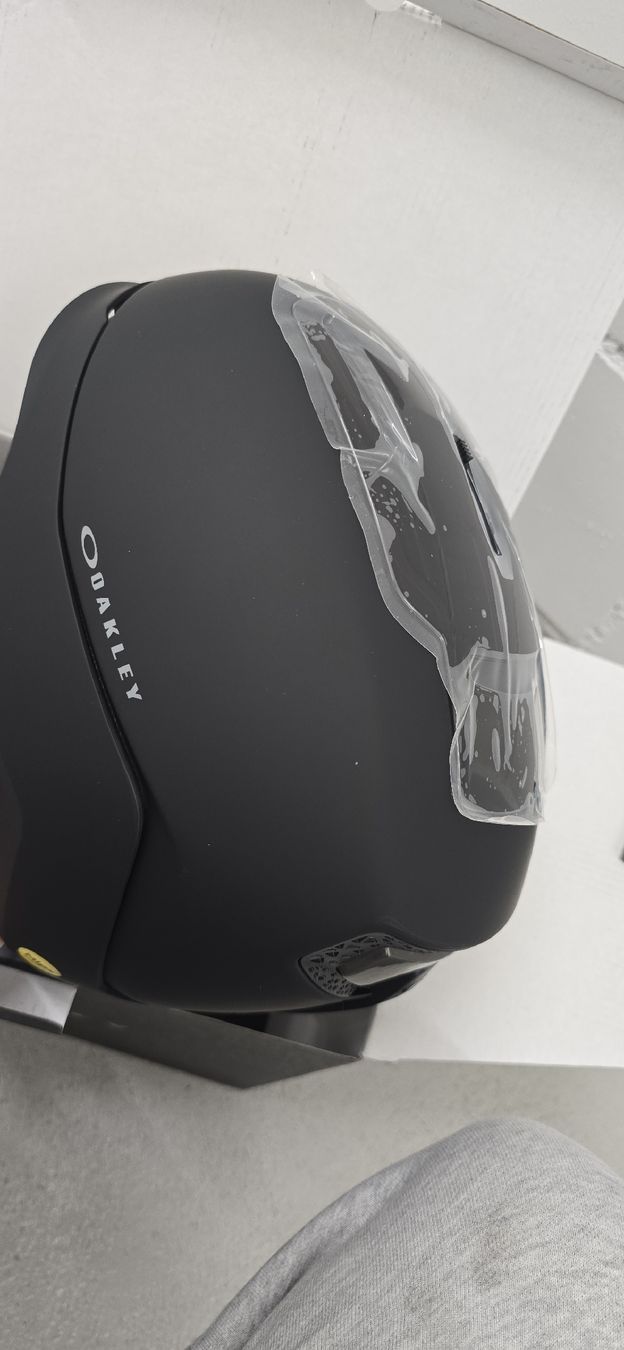 Oakley Helme: Oakley MOD5 Skihelm  – Neu und originalverpackt aus Möriken AG von MedicineHat 2