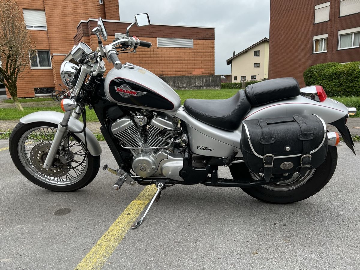Honda Cruisers: HONDA Shadow in Top-Zustand – D'occasion à Kaltbrunn par Mr.Gold 3