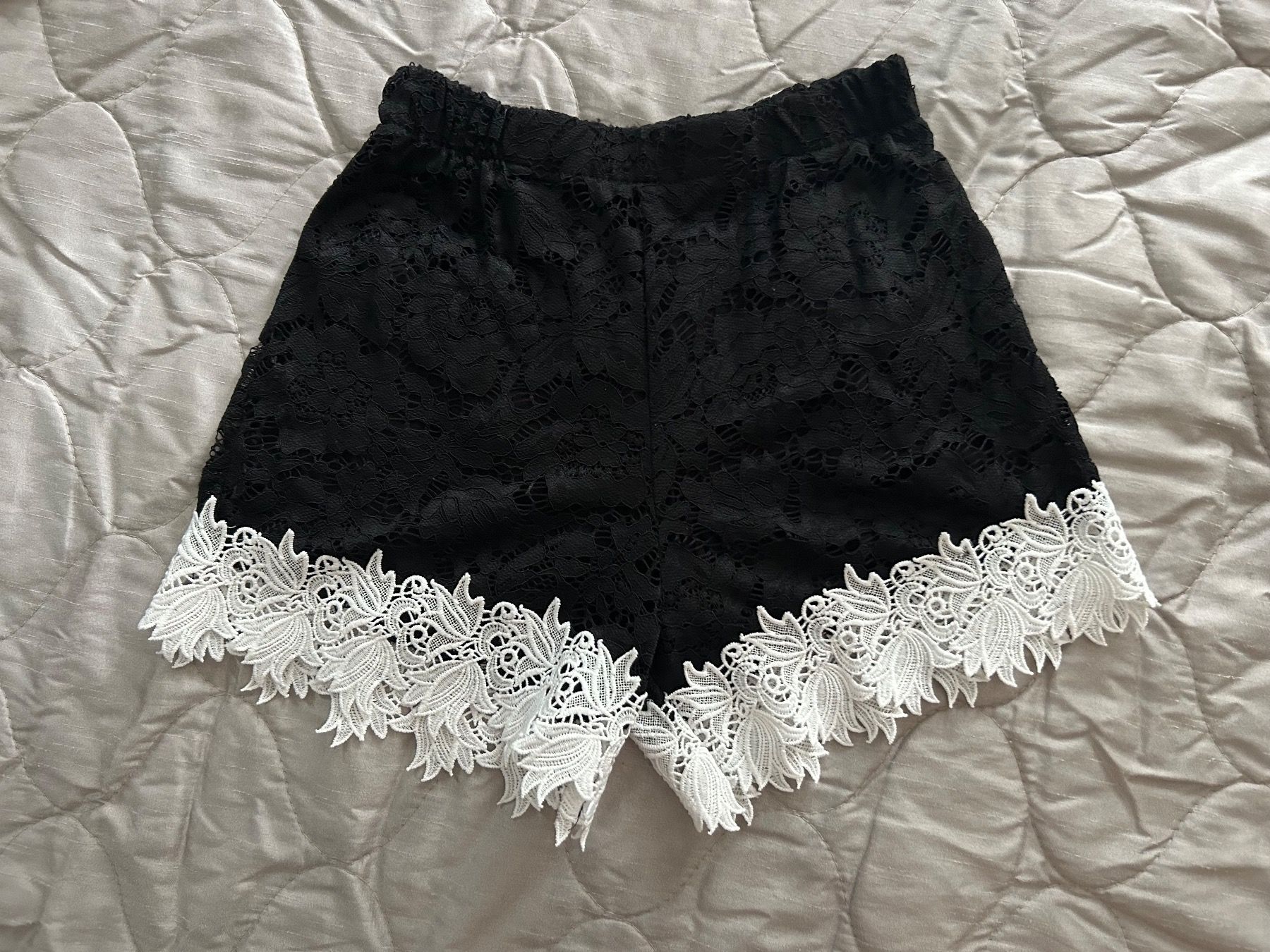 Hosen: Pretty summer lace short trousers – Gebraucht aus Biel/Bienne von zit_v5yc