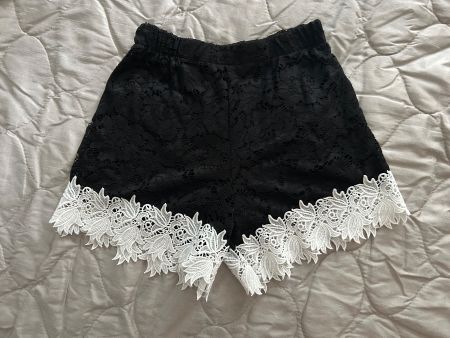 Pretty summer lace short trousers
