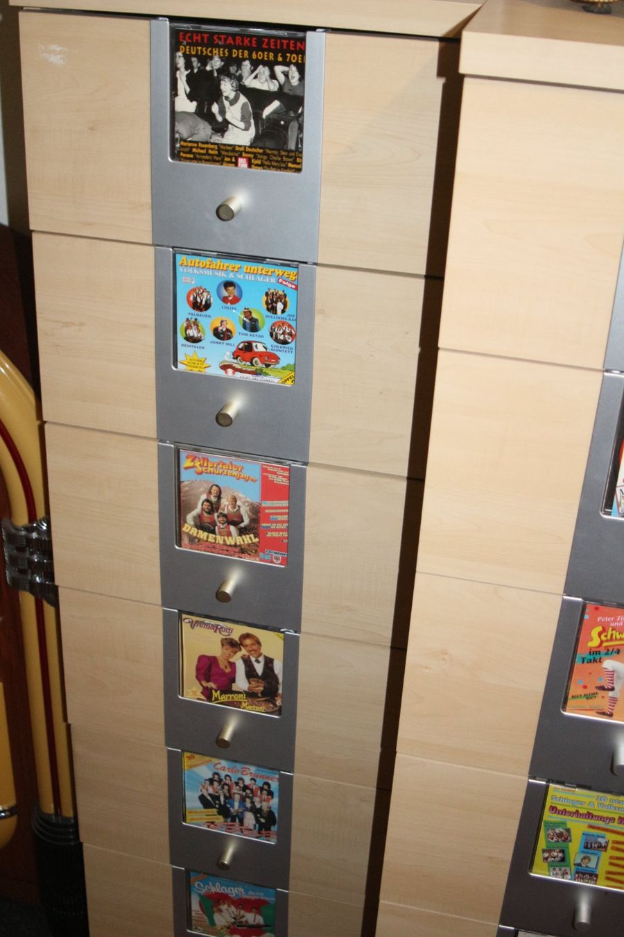CDs: 2Stk. CD-Schrank mit über 450 Stück. CD – Gebraucht aus Benglen von polli77 2