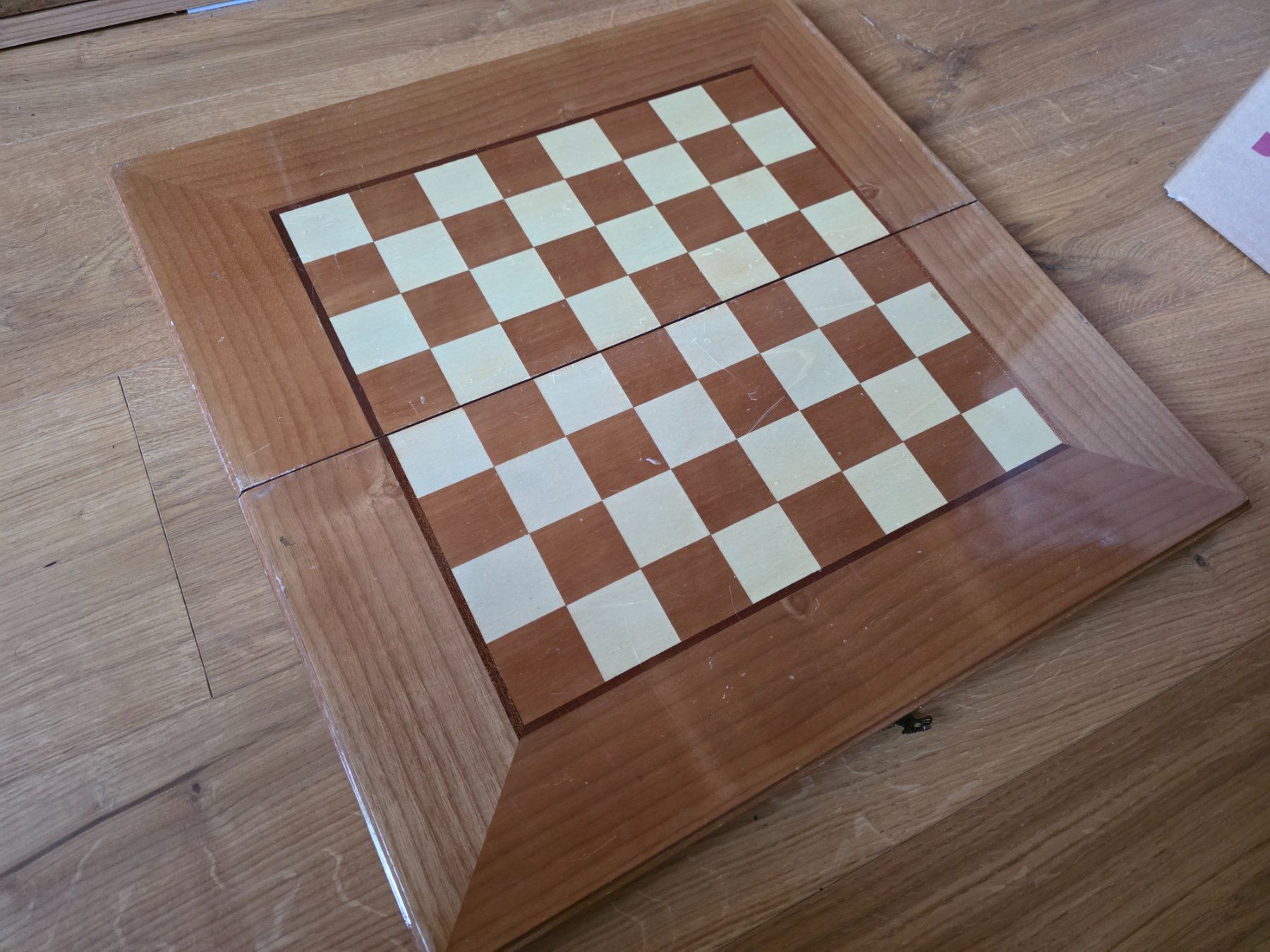 Giochi: Schach Backgammon Spiel Brett Koffer – Usato da Walterswil BE venduto da Lonitti