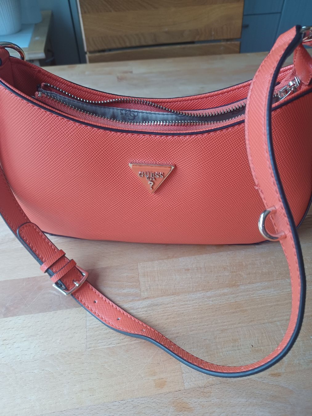 Guess Sacs femmes: Guess Handtasche – Neuf (Voir description) à Steinmaur par markys 1