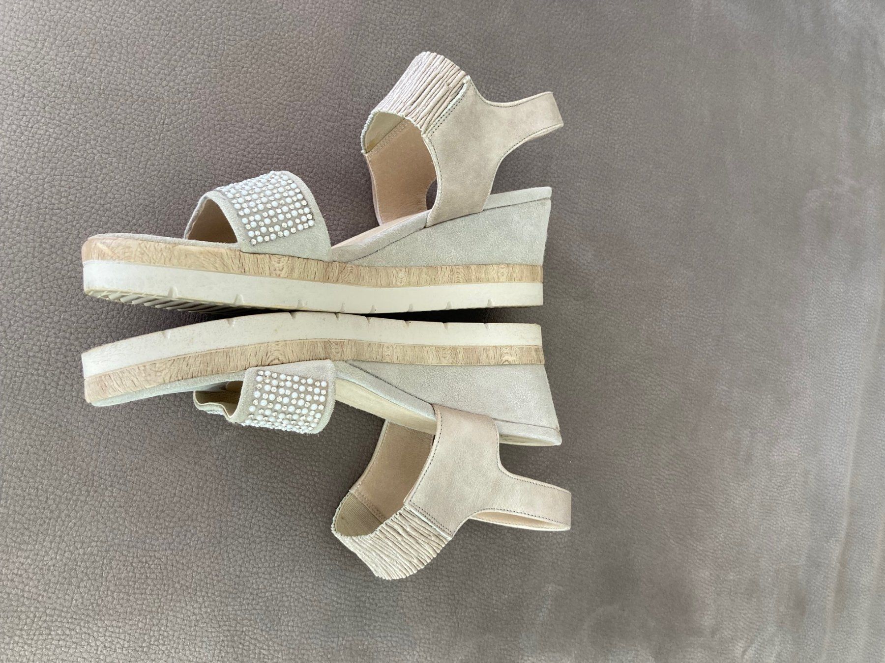 Scarpe da donna: Schuhe Keilabsatz beige Gr. 39, Wildleder – Usato da Glattpark (Opfikon) venduto da Pangie 4