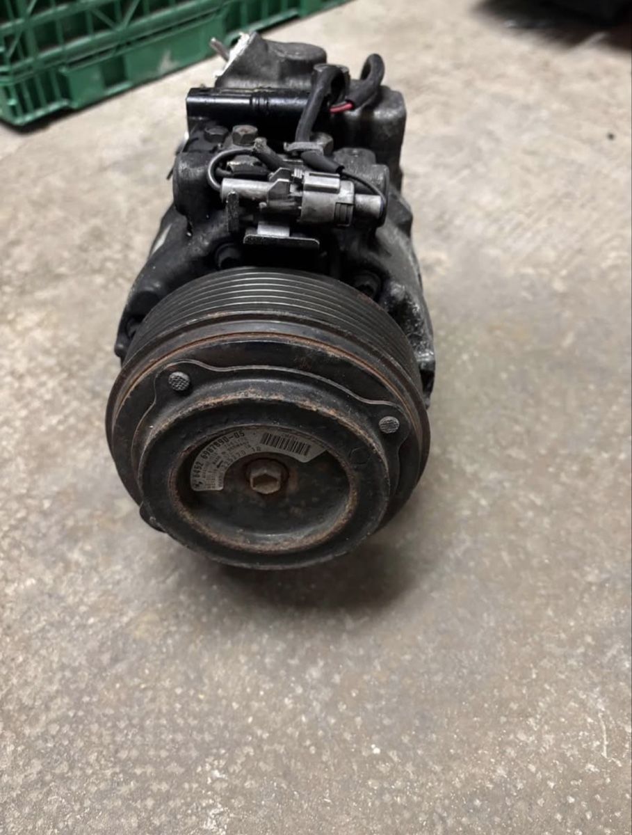 BMW Tutti pezzi di ricambio auto: Pompe de la climatisation pour BMW X6 E71 40d – Usato da Le Locle venduto da osc_hh52