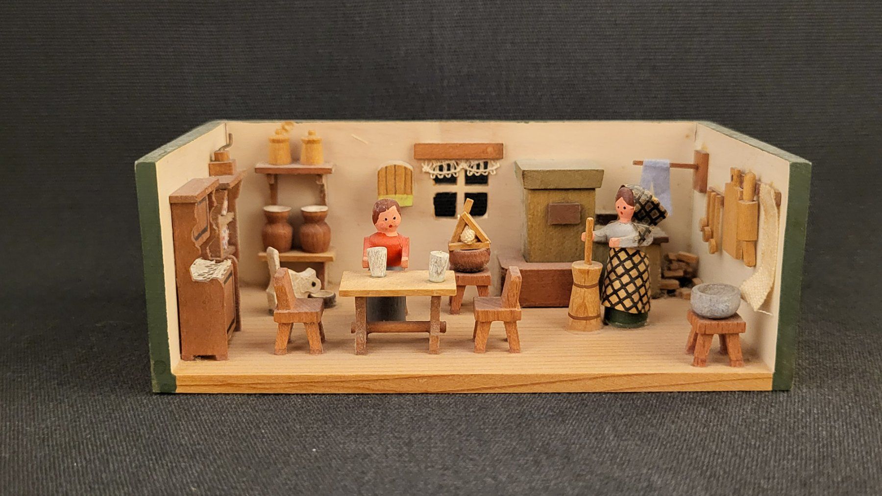 Statuette: Miniatur-Stube SEIFFEN – Usato da Basel venduto da spinne02