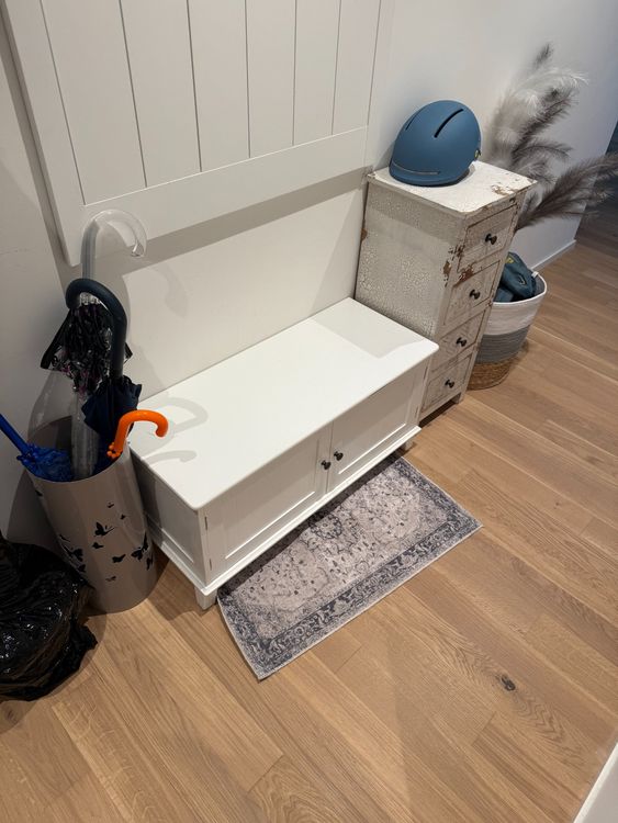 Kleiderablage -Wall-mounted coat rack with a shelf and bench 2