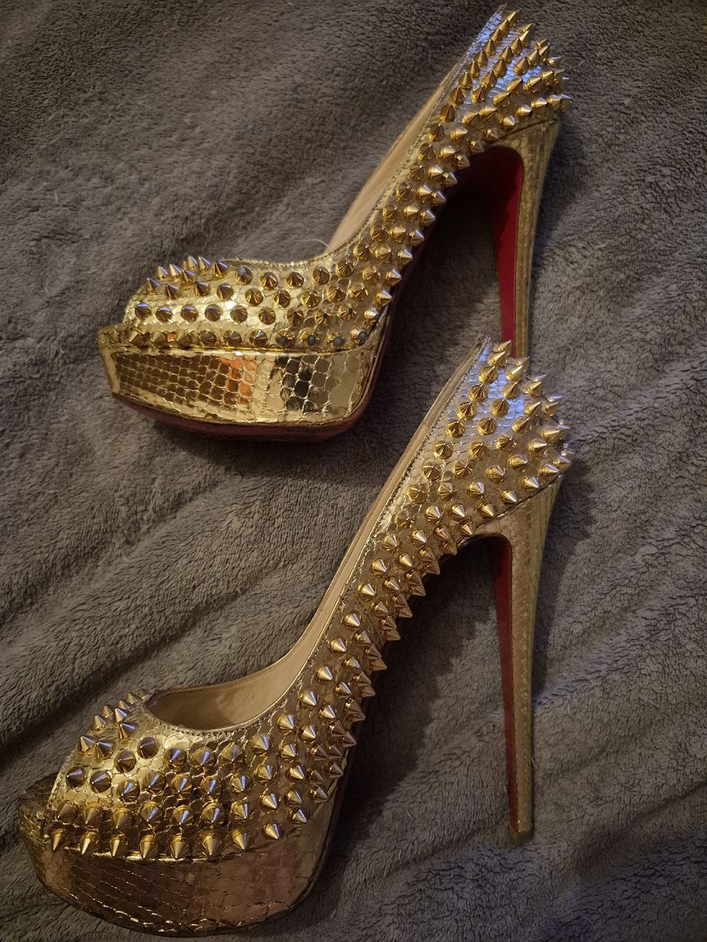Christian Louboutin Damenschuhe: Louboutin dorées t39 – Gebraucht aus Lausanne von Mau 1