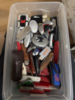 Diverse Messer (Victorinox) und Feuerzeuge 