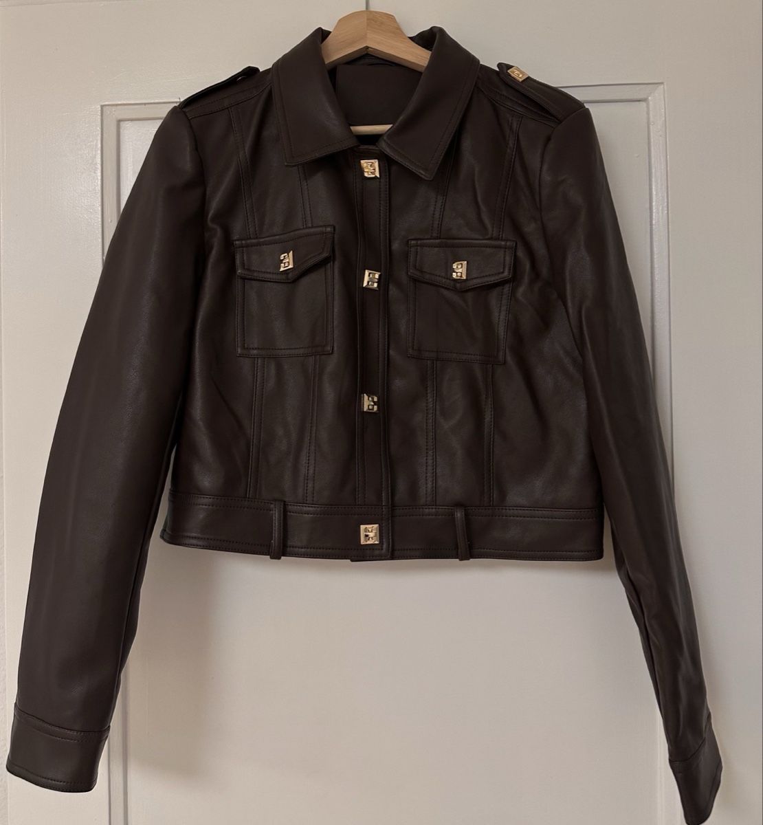 Vestes: DUNKELBRAUNE LEDER-IMITAT JACKE – Neuf (Voir description) à Zürich par tam_lh9v