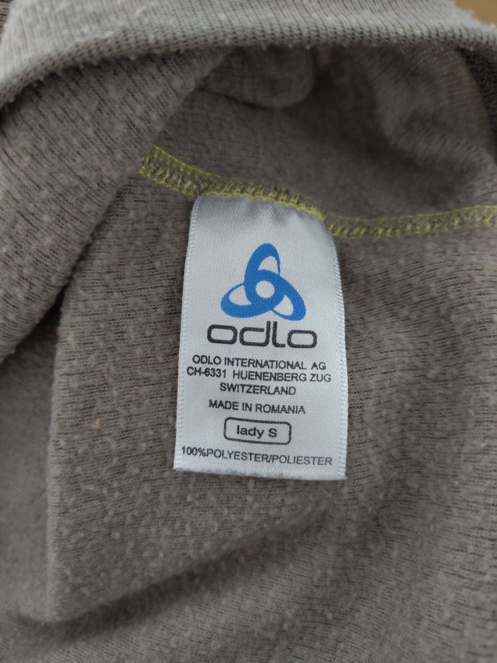 Odlo Top: Odlo Hoodie, isolant et très bon état – Nuovo (secondo la descrizione) da Biel/Bienne venduto da Creager 4