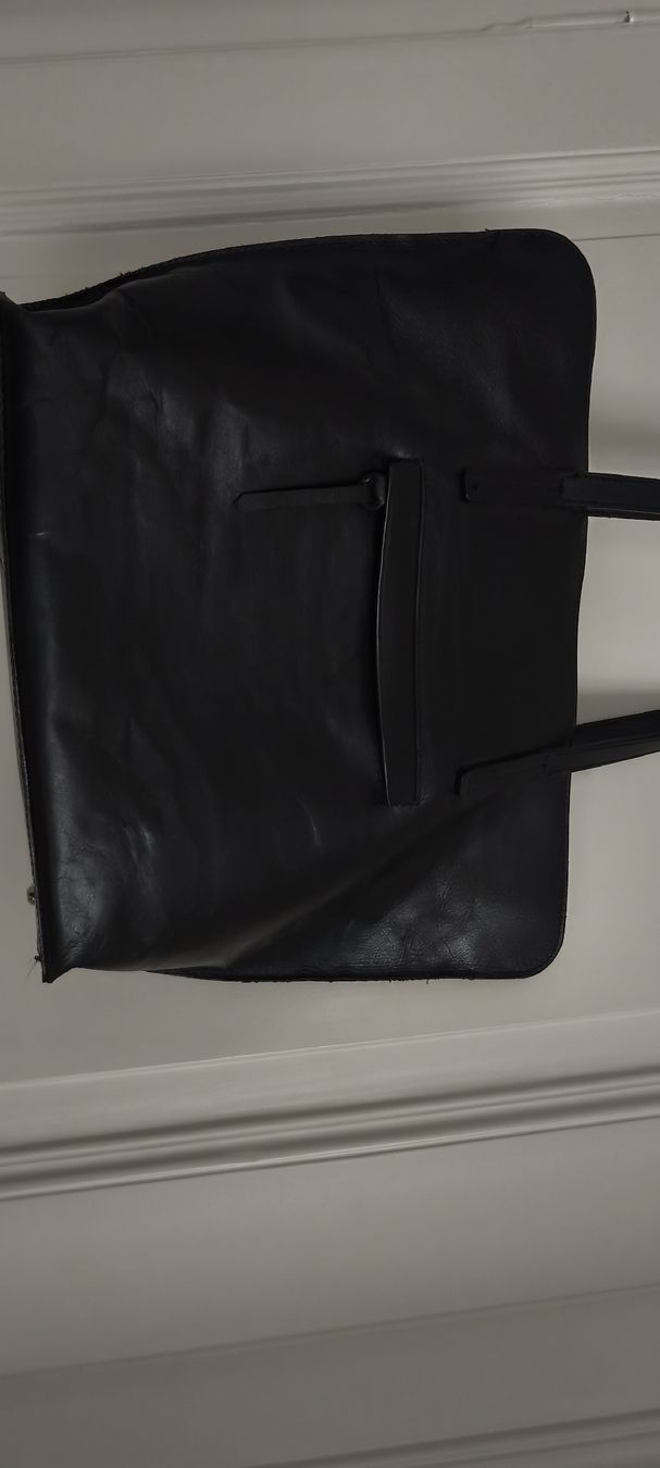 Taschen: Schwarze Ledertasche, viel Stauraum – Gebraucht aus Fribourg von swi_b7rt 3