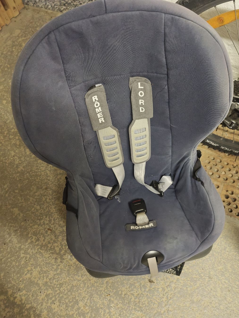 Seggiolini per auto: Kindersitz fürs Auto 9 - 18 kg – Usato da Sarnen venduto da Laut_musik