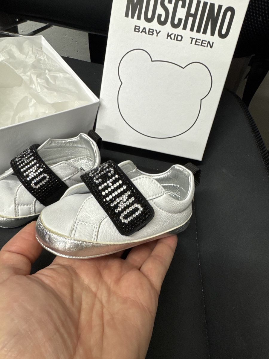 Moschino Scarpe per ragazzi: Moschino Baby Schuhe – Nuovo (secondo la descrizione) da Menzingen venduto da Dali2504 1