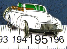 MORRIS MINOR CABRIO AUTO PIN GEPRÄGT LACKIERT  33mm VINTAGE