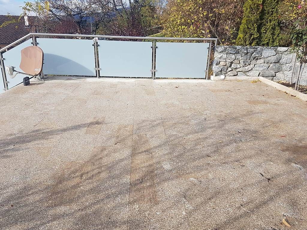 Rivestimenti per pavimenti: Dalles en granit beige – Usato da Corsier-sur-Vevey venduto da hel_lvr5
