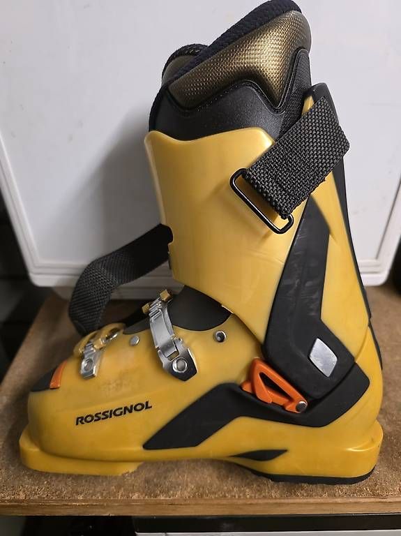 Scarpe per ragazzi: Rossignol Skischuhe 22.5 Grösse 35 – Usato da Langnau am Albis venduto da Sadisanto