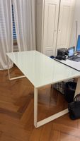 Bürotisch weiss mit Glasplatte, von Interio