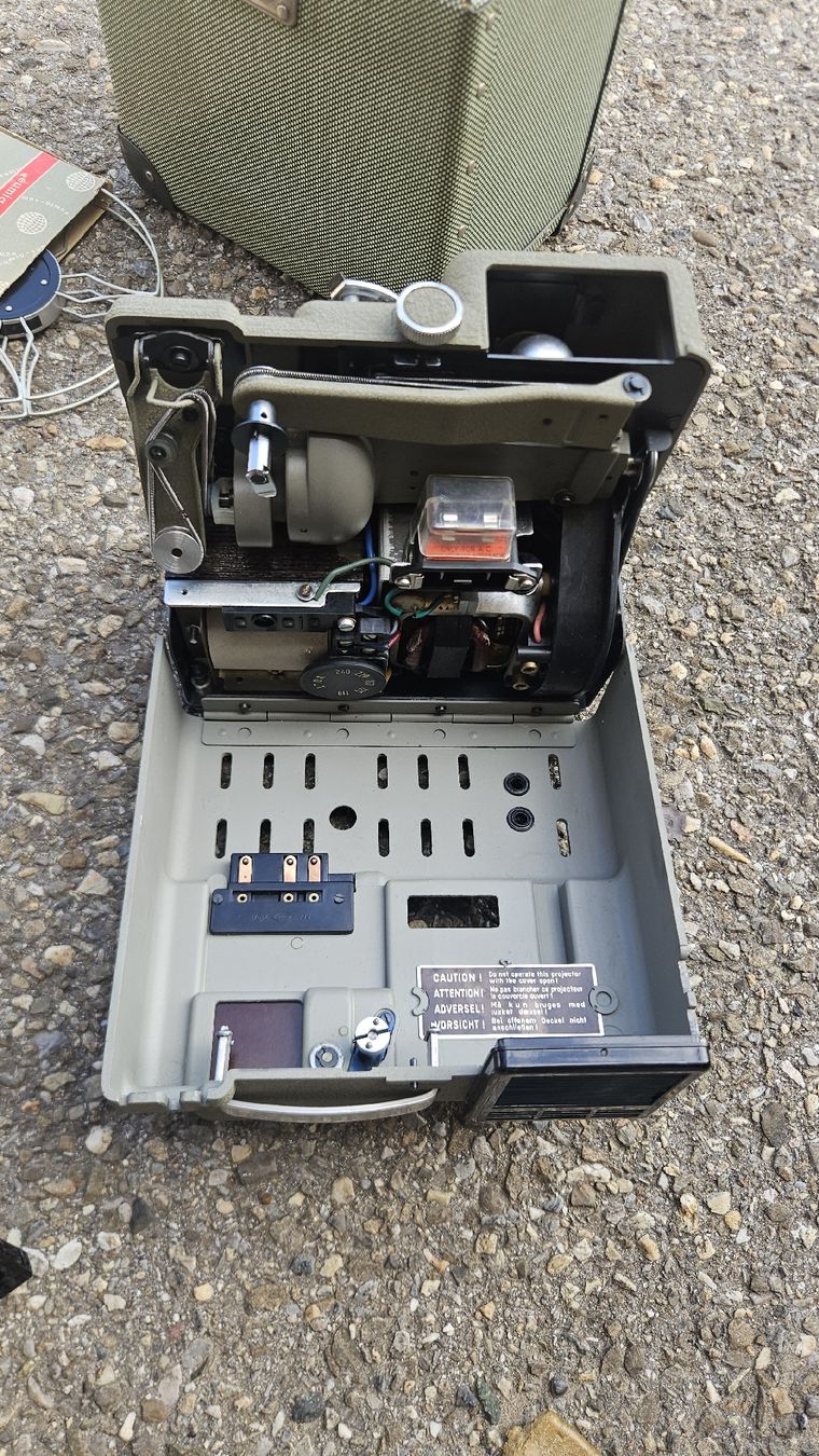 Proiettori: Projecteur Eumig P8 Imperial avec mallette – Usato da La Chaux-de-Fonds venduto da exup-51 3