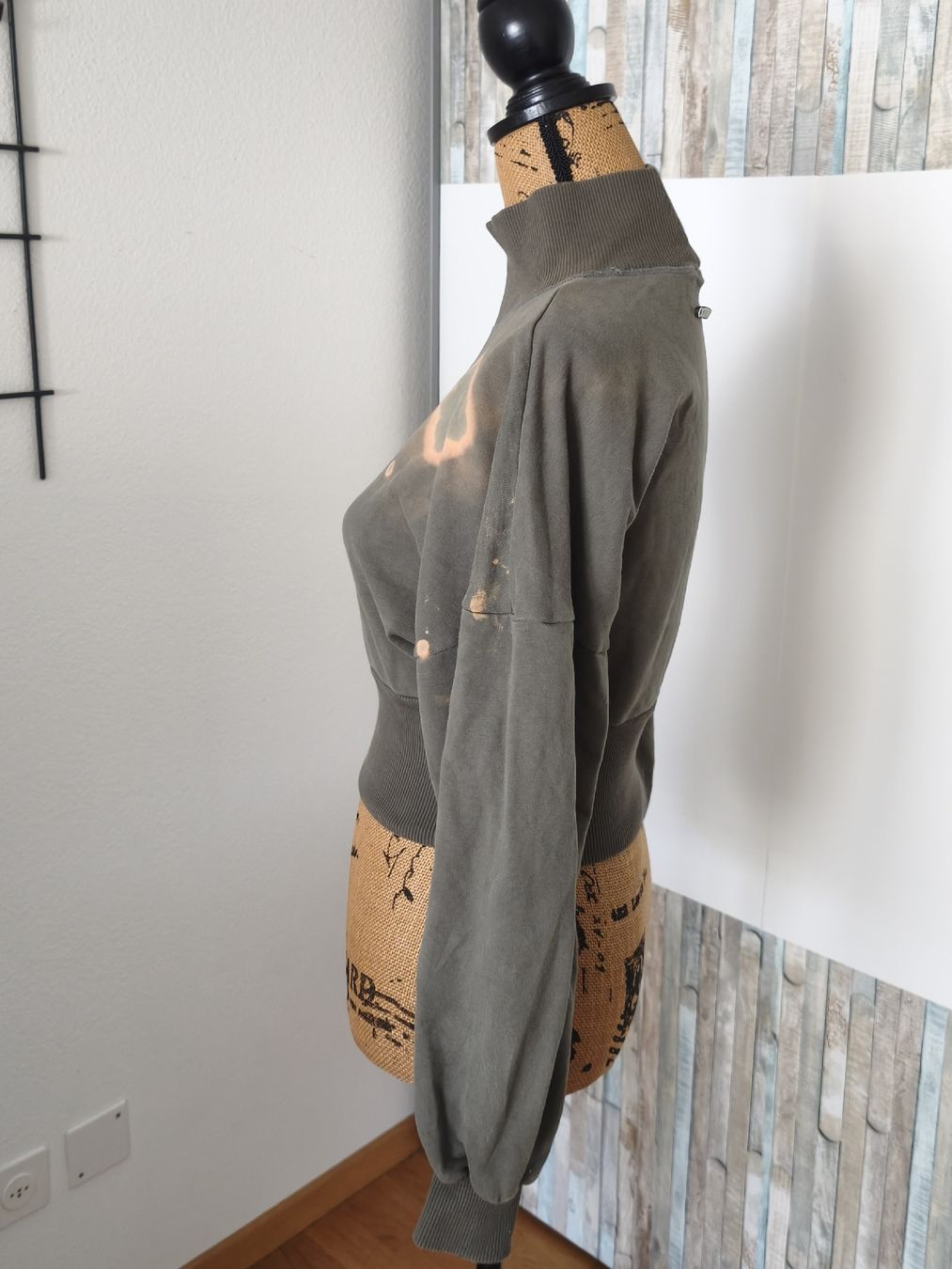 Pullover & Sweatshirts: Cotton Candy Pullover Kragen XS olivfarben  – Gebraucht aus KRIENS von Franzy_Blond10 1