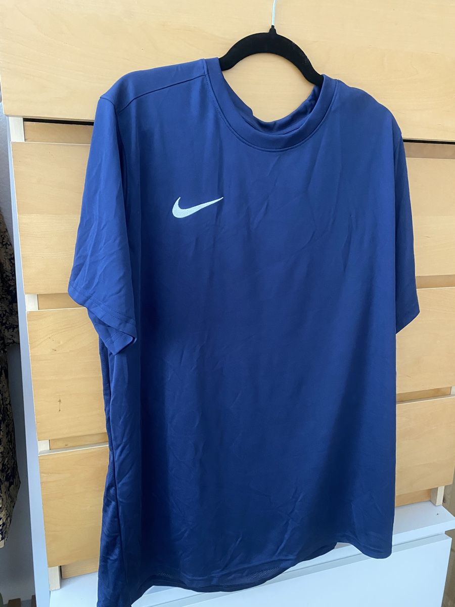 Nike T-shirts: Nike XXL – Neuf avec emballage d'origine à Dietikon par Tdaf33