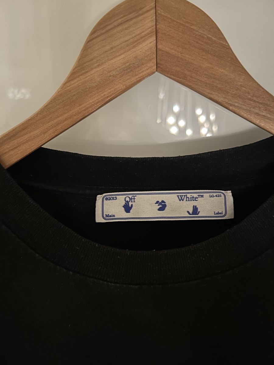Off-White T-shirt: OFF-WHITE Small Logo Tee – Usato da Kandersteg venduto da StivieSmallz 1