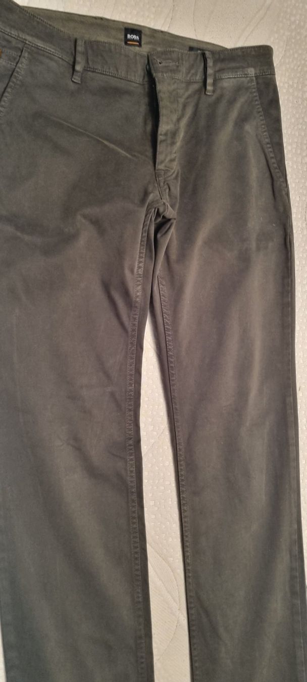 Hugo Boss Hosen: Hugo Boss Chinohose Gr.32/32 – Gebraucht aus Embrach von Valday