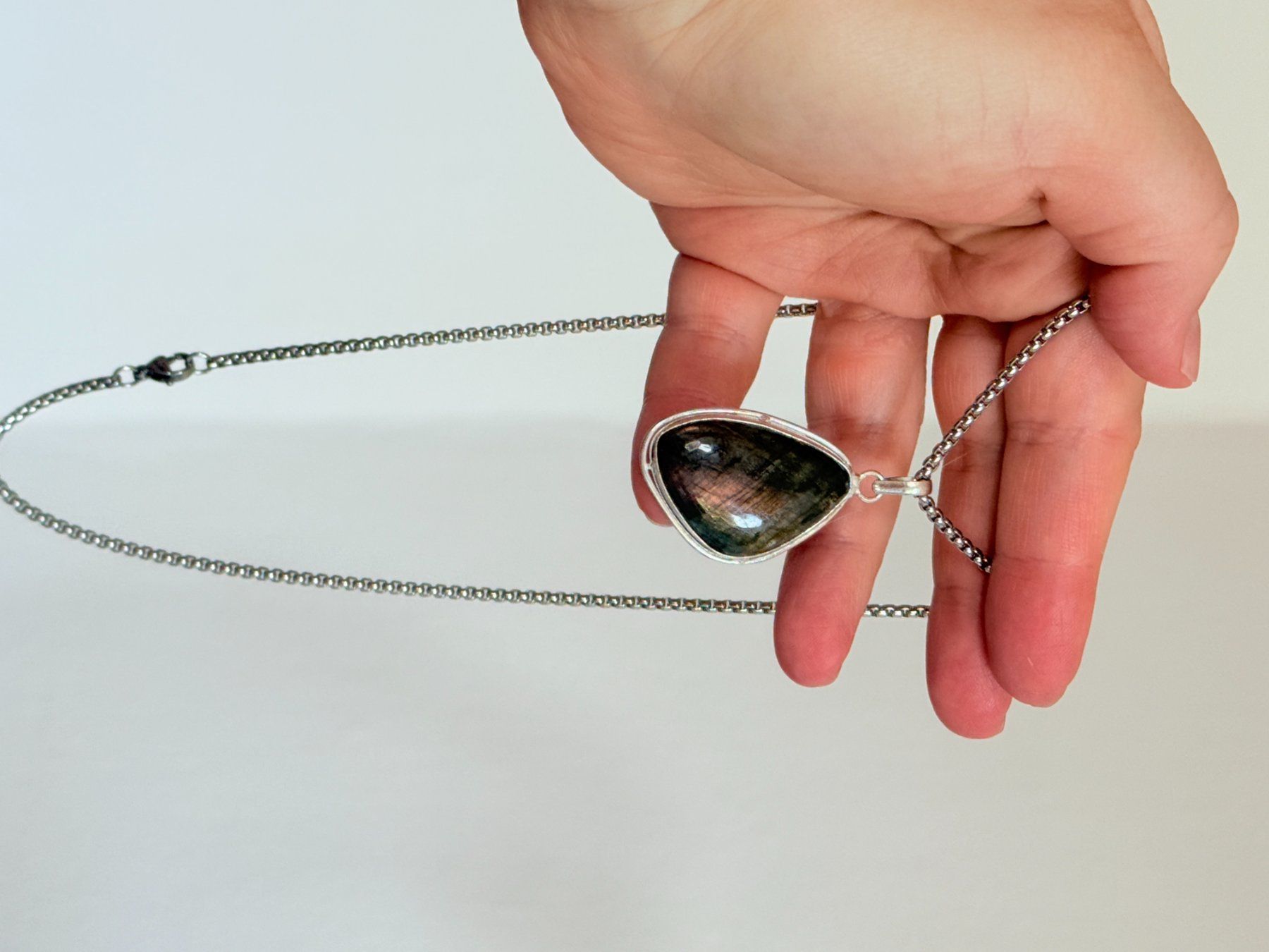 Ketten: Collier avec labradorite - Élégant & Naturel! – Neu und originalverpackt aus Genève von AWWA 5