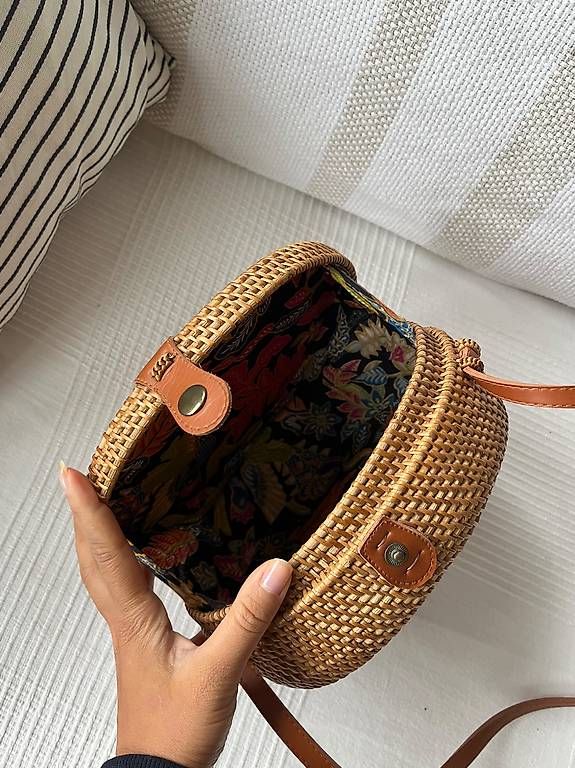 Sacs femmes: Bag in raffia good condition – D'occasion à Zürich par mai_bwh6 2