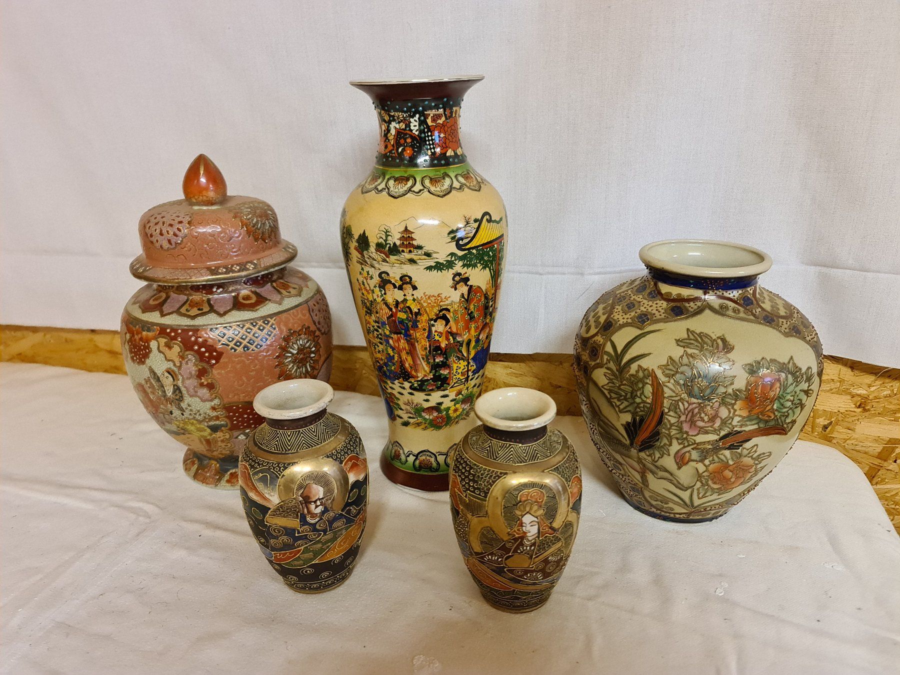 Vasi & Recipienti: 5 Stk. Vasen Cina Japan – Usato da Ibach venduto da Hfedier