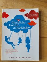 Glückliche Familie, starke Kinder