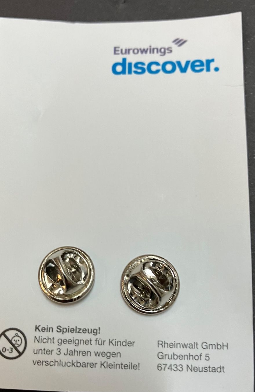 Plaketten & Abzeichen: EUROWINGS DISCOVER - PIN MIT 2 VERSCHLÜSSEN AUF FOLDER – Gebraucht aus Basel von lagavulin02 2