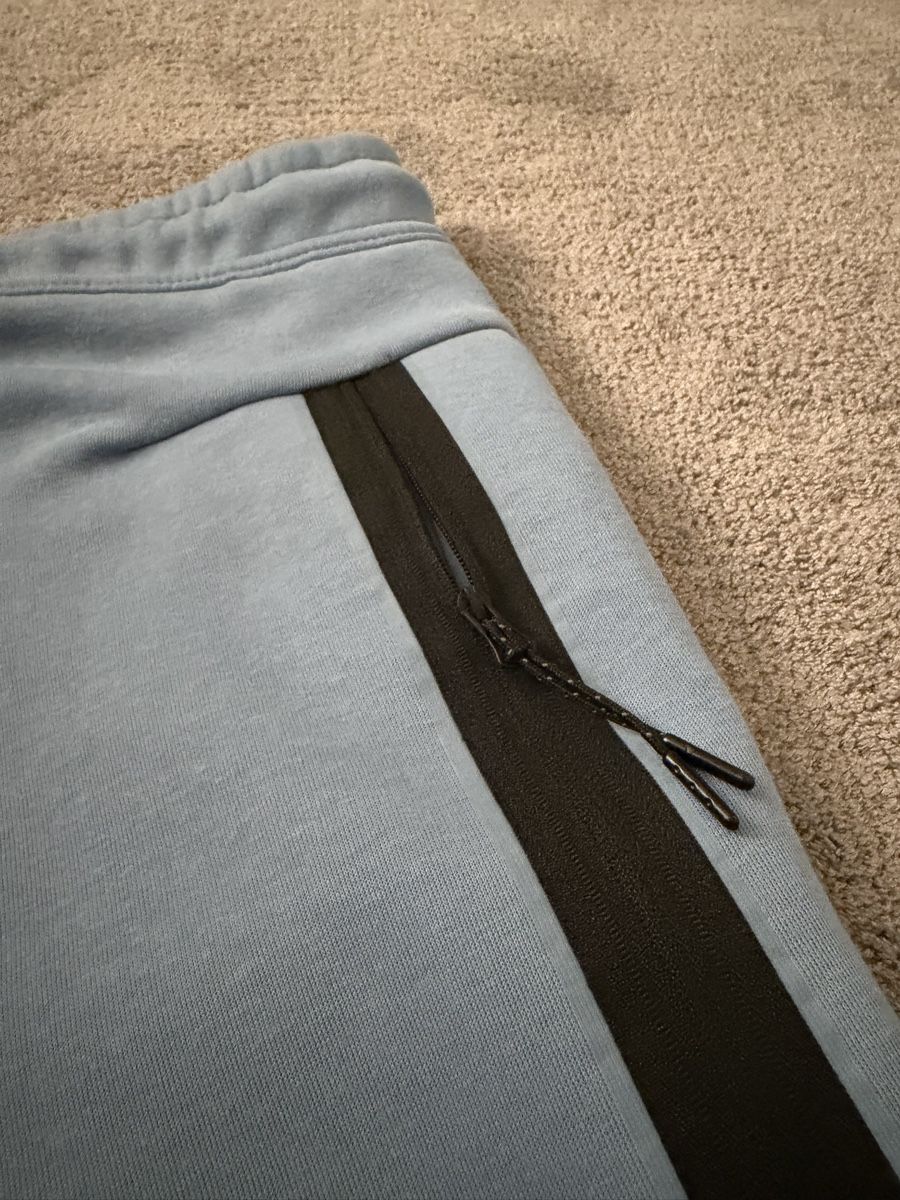 Nike Pantaloni: Nike Tech Fleece Shorts – Nuovo (secondo la descrizione) da Zürich venduto da pab_7gfs 3
