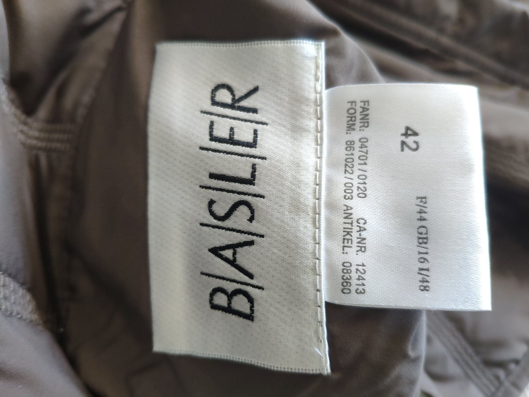 Basler Giacche: dünne Damen-Steppjacke braun/weiss Gr.42 – Usato da Hedingen venduto da Xenno 3