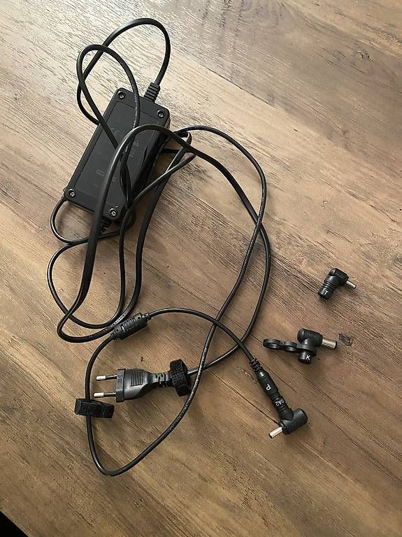 Ladegerät: hp Ladekabel – Gebraucht aus Pfäffikon ZH von hobbyclown