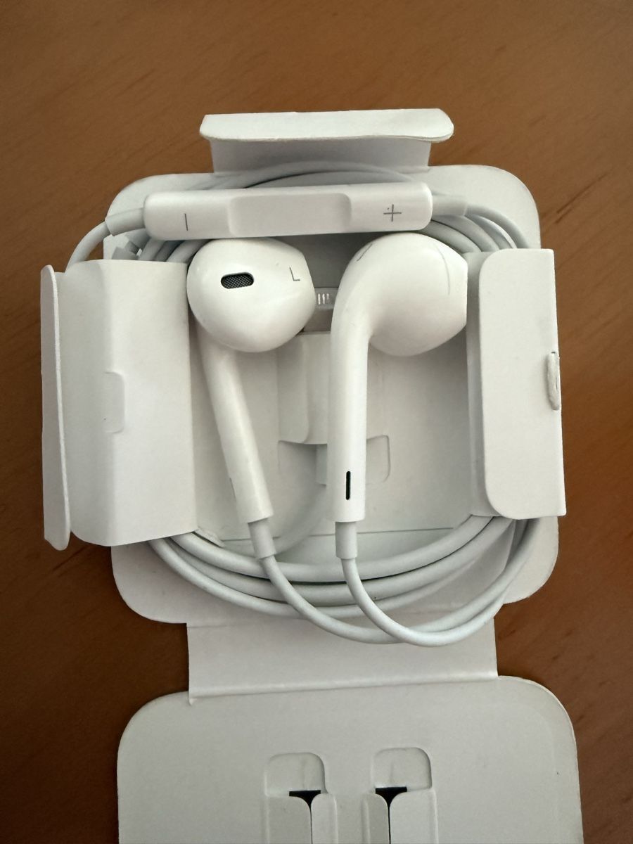 Apple Cuffie: Écouteurs filaires Apple Lightning – Usato da Morrens VD venduto da YannD02