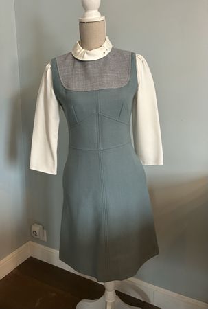 Hübsches Tara Jarmon Kleid mit Seidenkragen
