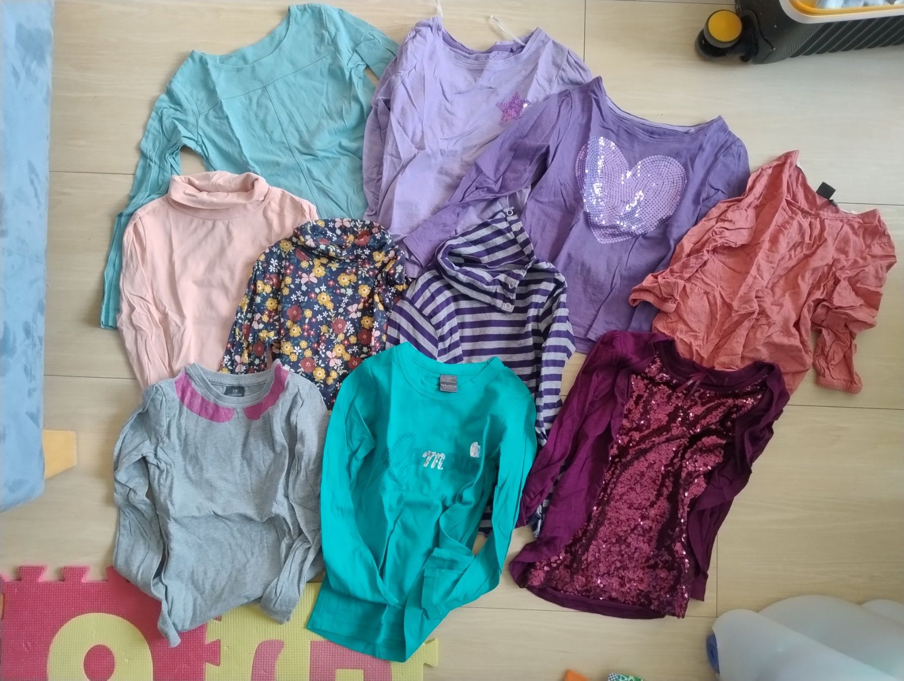 Lotti & Set di vestiti: Dünne Pullis Gr.110 – Usato da Bätterkinden venduto da livingdreams