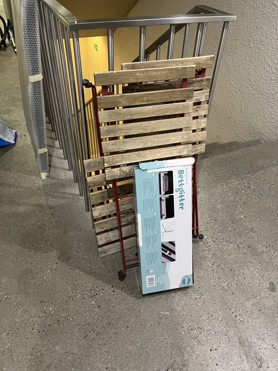 Ikea Set di tavolo e panche: Set Balkontisch mit 2 Stühlen – Usato da Luzern venduto da urs_hq77