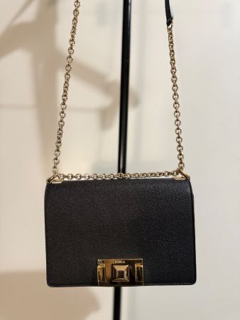 Elegante Furla Ledertasche Schwarz, fast neu.