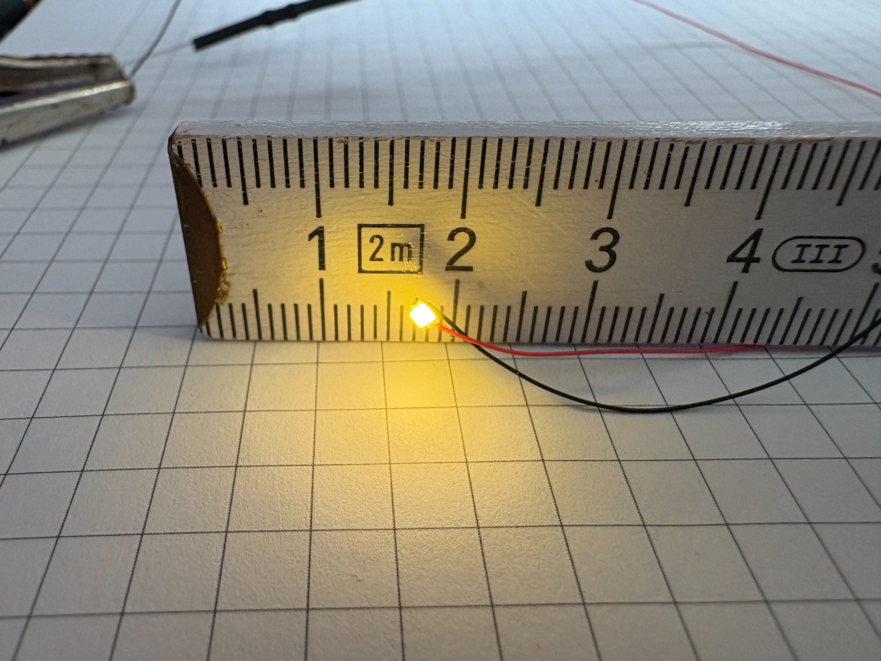 Modellini di ferrovie: 10 Stk. KELLTEC 0508 Micro LED 24V DC Warmweiss mit 20 cm K. – Nuovo (secondo la descrizione) da Dittingen venduto da Beamsplitter 5