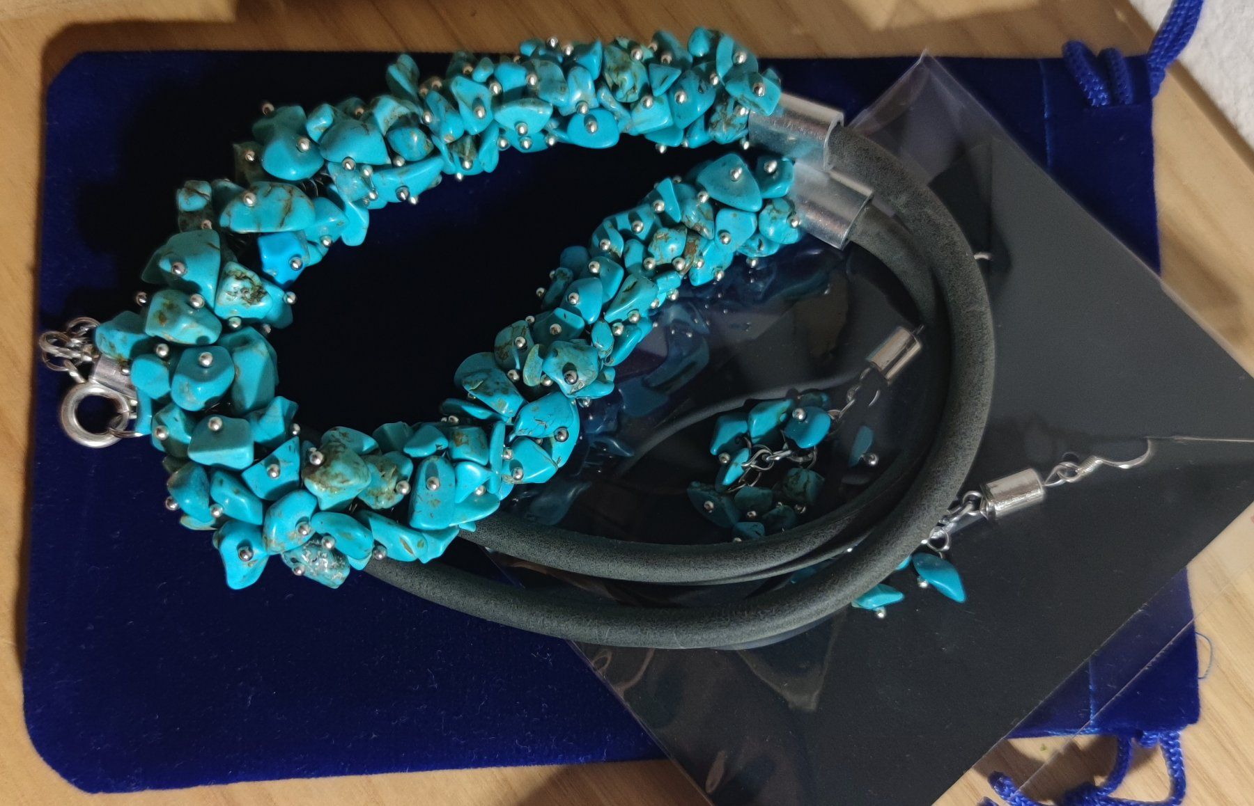 Colliers: Ensemble de bijoux en turquoise naturelle – Neuf avec emballage d'origine à Chamoson par OkGeo 2