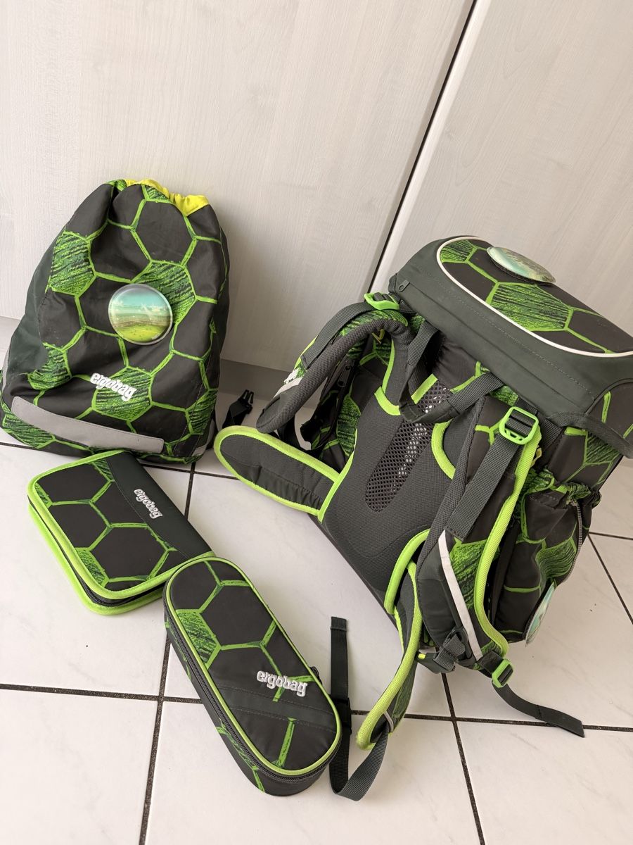 Ergobag Kindertaschen: Ergobag Schulrucksack Set Fussball Grösse L – Neu (gemäss Beschreibung) aus Luzern von Welfa 1