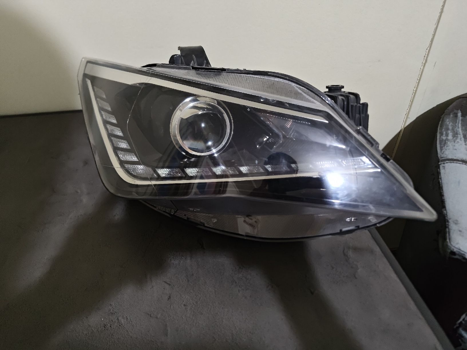 Tutti pezzi di ricambio auto: SEAT Ibiza - 15/17 rechter Frontscheinwerfer – Usato da Thusis venduto da MV24