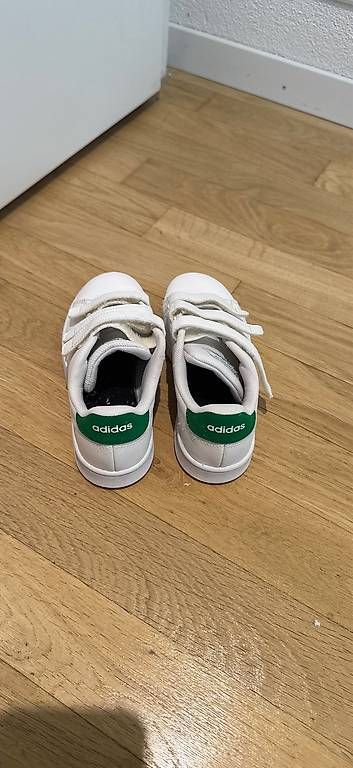 Scarpe per ragazzi: Adidas Sneaker Gr. 32 – Usato da Strengelbach venduto da lul_tfr6 1
