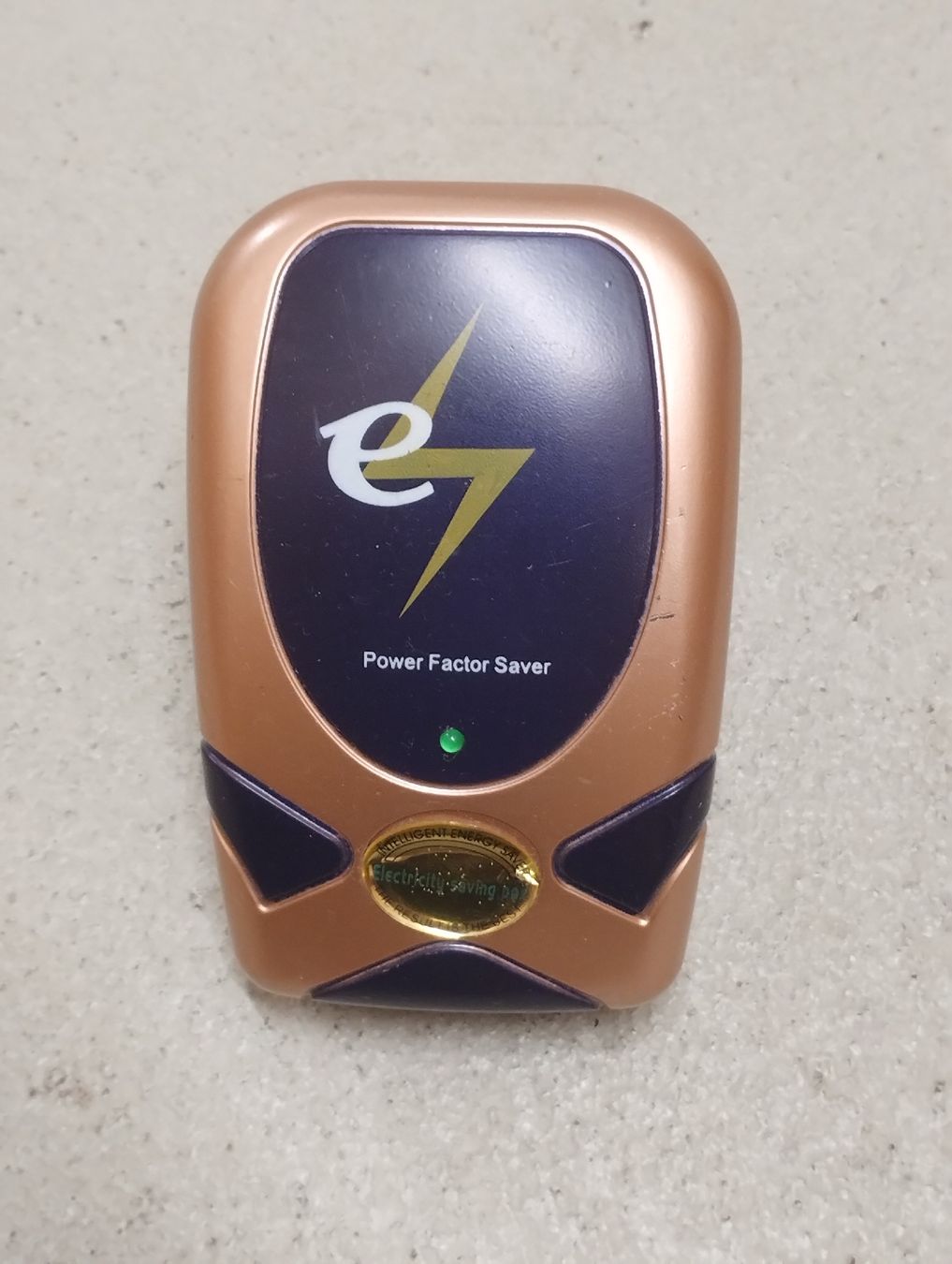Alimentazione elettrica: Gerät "Energy Saving Device, Save on Electricity Bills!" – Usato da Zürich venduto da danihell 1