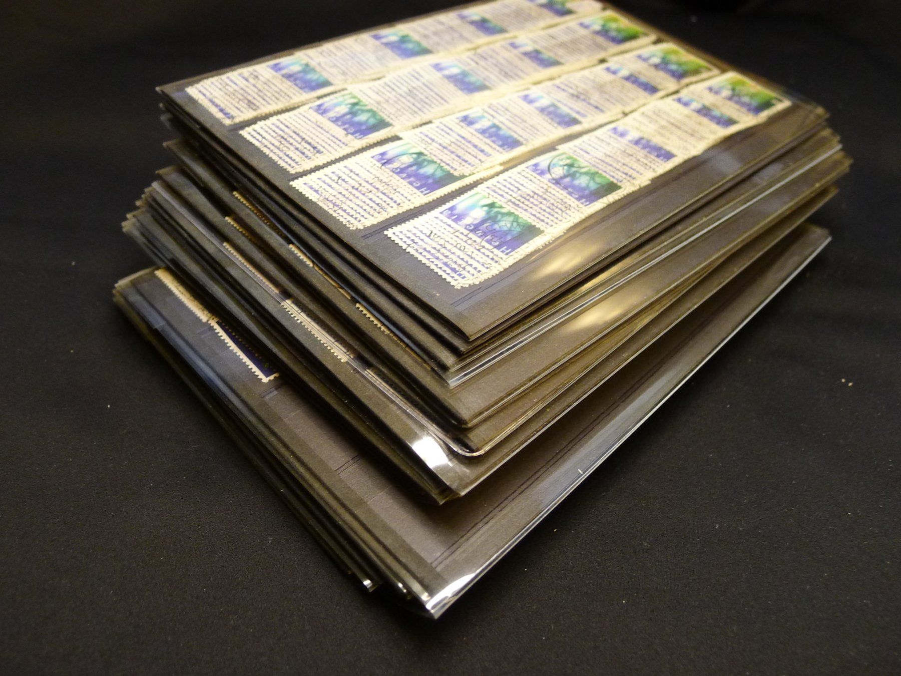 Tutti i francobolli: Schweizer Briefmarken Dubletten auf Steckkarten 2000-2002 – Usato da Dagmersellen venduto da q1w2e3r4