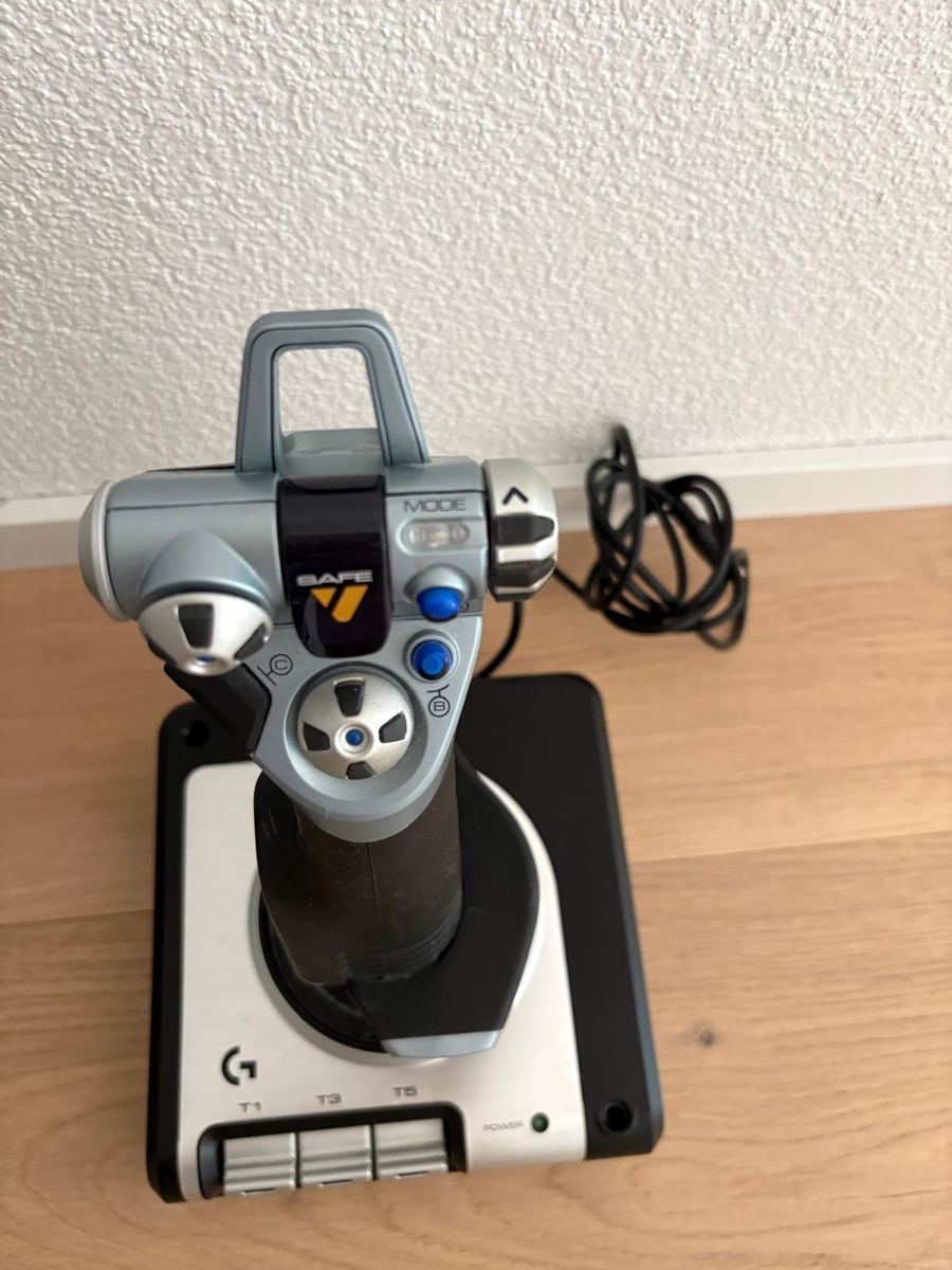 Manettes: Logitech Joystick – D'occasion à Brunnen par eli_8ykg 2