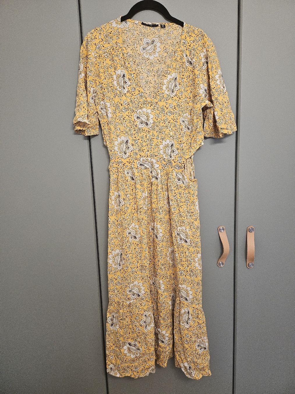 Vestiti: Très belle robe – Nuovo (secondo la descrizione) da La Tour-de-Peilz venduto da mar_2r26